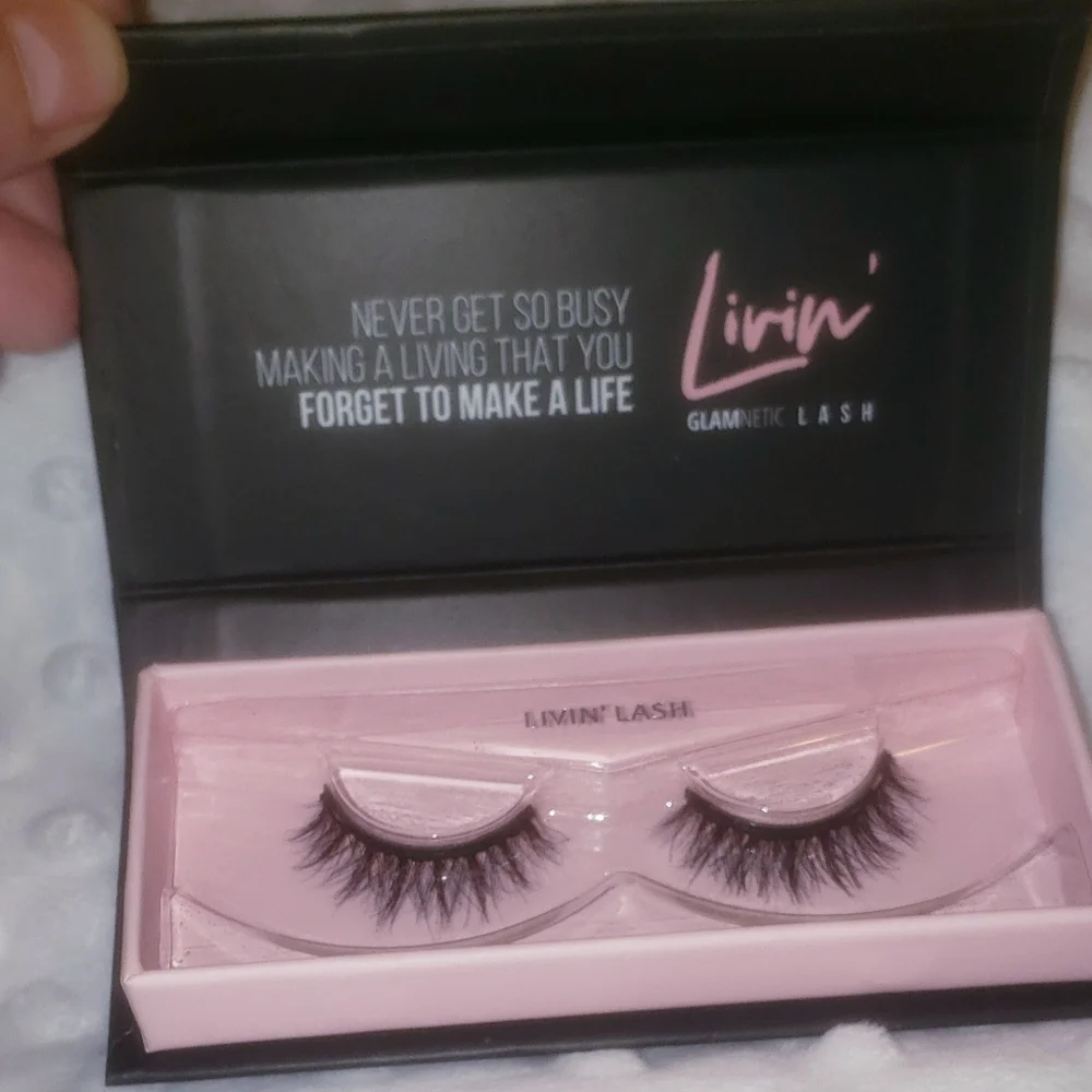 GLAMNETICS eye lashes - Picture 3 of 6